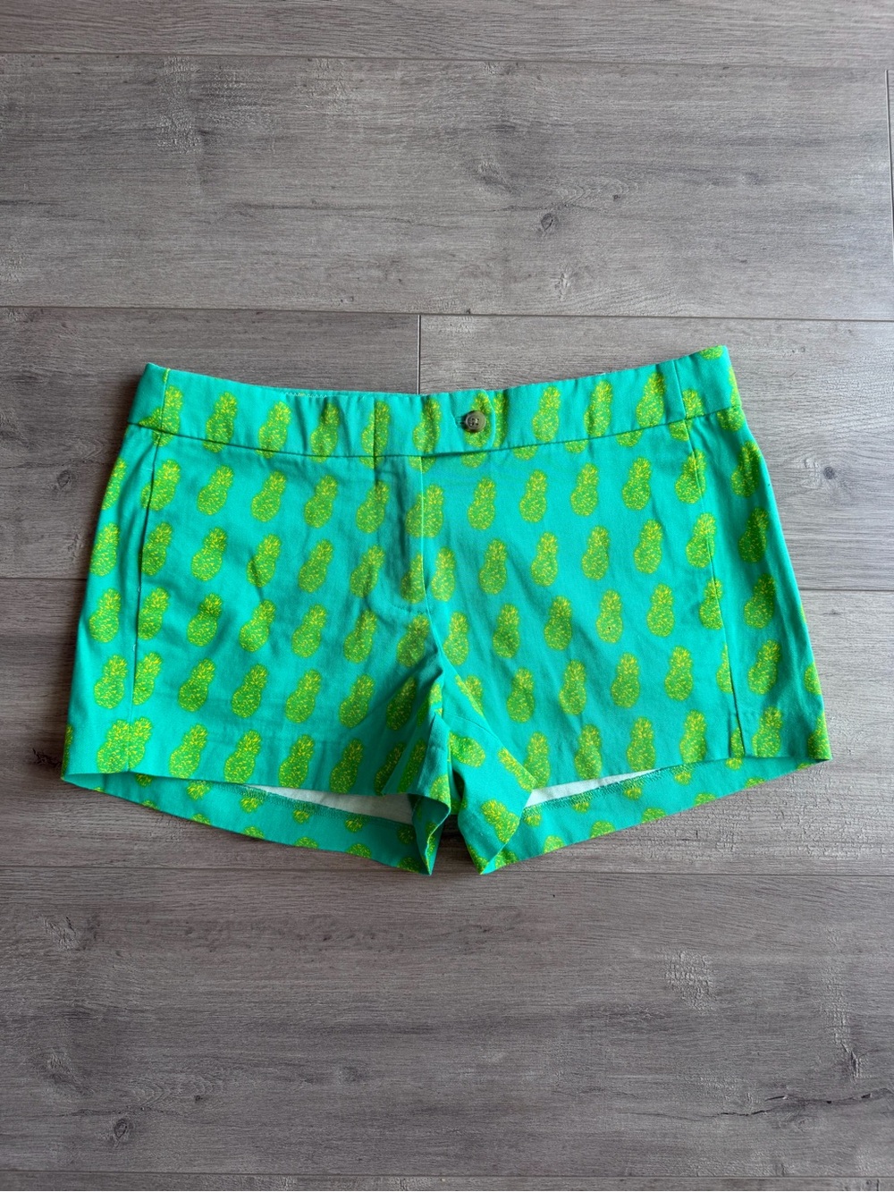 J. Crew Factory green and yellow pineapple 🍍 chino shorts - size 6